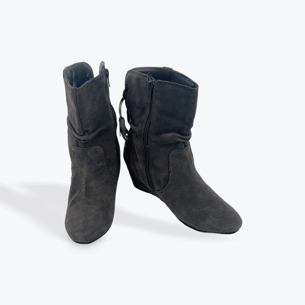 White Mountain Gray Faux Suede Wedge Ankle Boots Size‎ 9.5M Tassel Accents